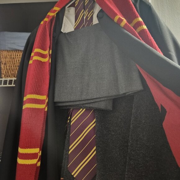 Authentic Harry Potter Gryffindor Scarf and Tie Set - Picture 1 of 2